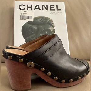 CHANEL S/S 2010 Runway CC Studded Black Leather Clogs Mules Italy 39.5 fit 8 8.5